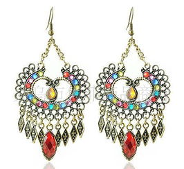 歐美復古風潮再現 寶石鏡子耳環的魅力與商業潛力